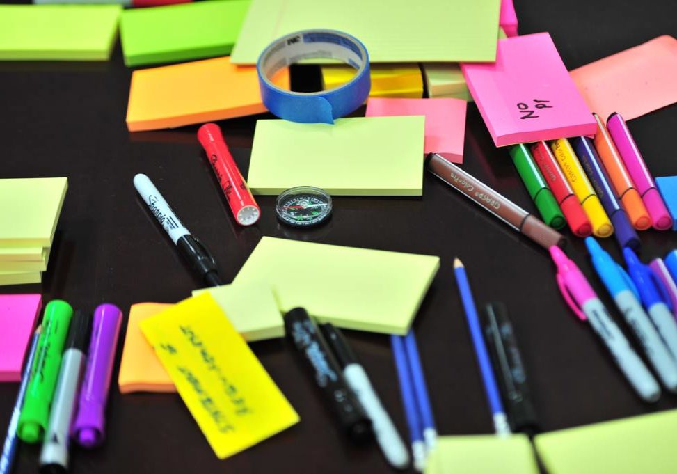 photo-of-sticky-notes-and-colored-pens-scrambled-on-table-632470 photo-of-sticky-notes-and-colored-pens-scrambled-on-table-632470